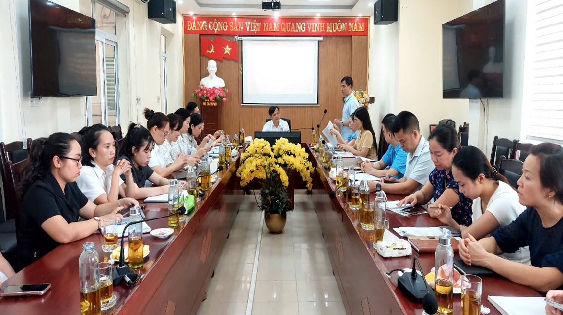 Đồng chí Lò Văn Cương, Ủy viên Ban Chấp hành Đảng bộ tỉnh, Phó Chủ tịch UBND tỉnh Điện Biên thăm và làm việc với Sở Tư pháp tỉnh Điện Biên