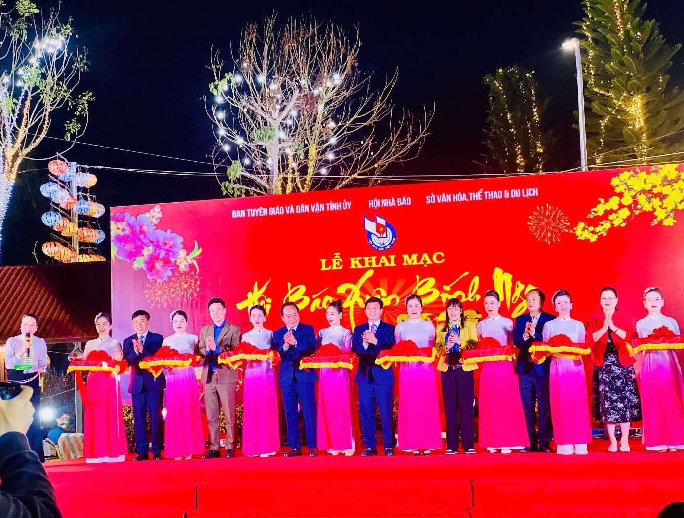 Ấn phẩm Tư pháp Điện Biên góp sắc màu tại Hội báo xuân Bính Ngọ năm 2026