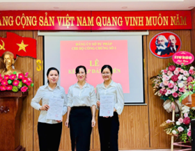 Chi bộ Công chứng tổ chức lễ kết nạp Đảng viên mới