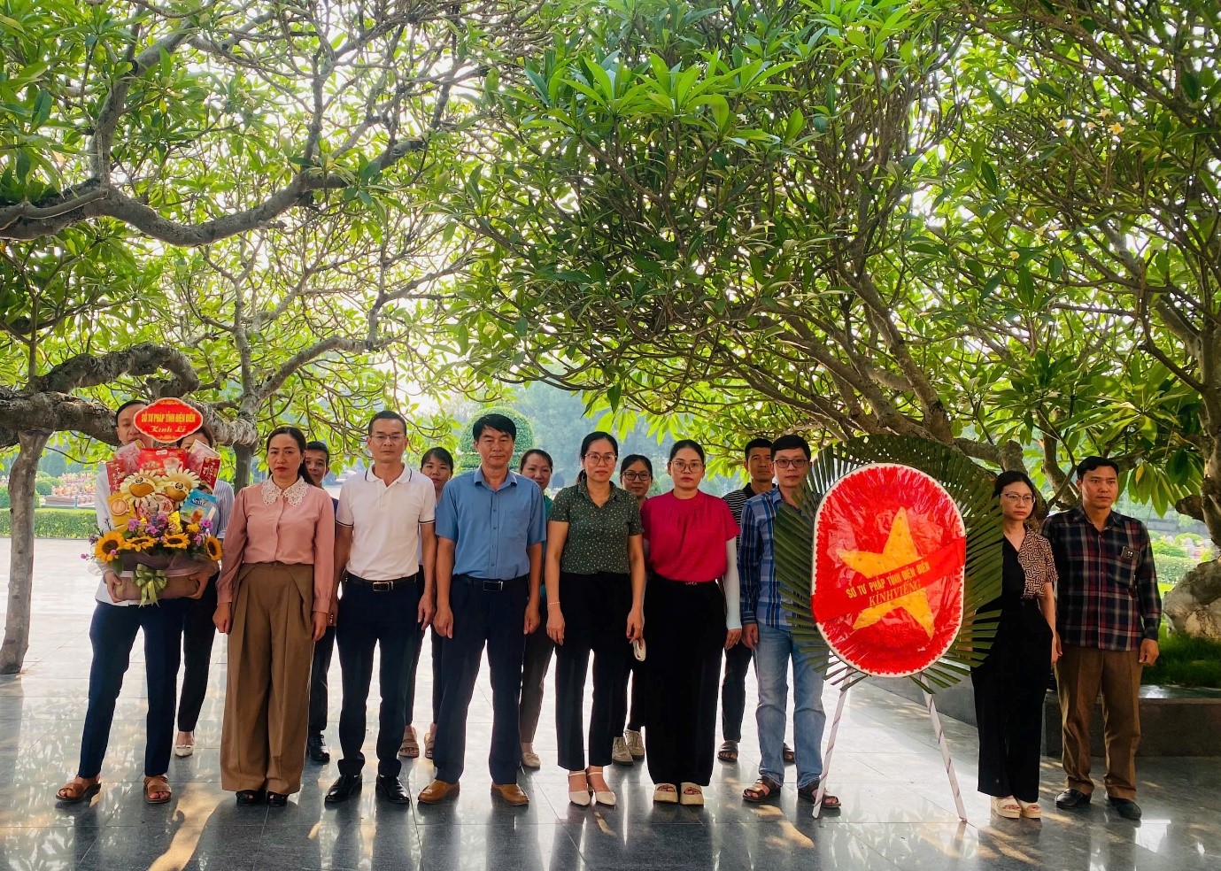 Sở Tư pháp tổ chức viếng nghĩa trang liệt sỹ A1 nhân dịp kỷ niệm 71 năm chiến thắng Điện Biên Phủ (7/5/1954-7/5/2025)