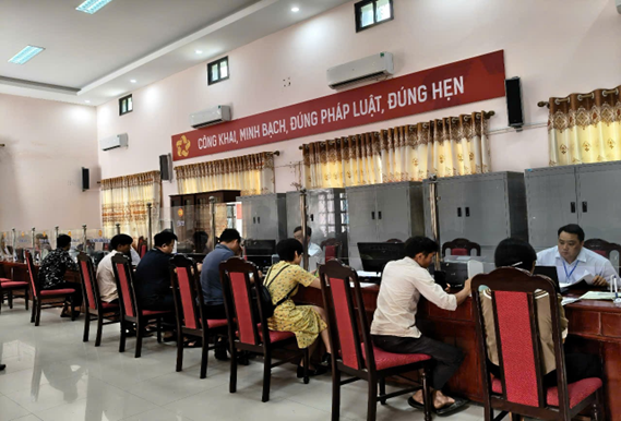 Trung tâm Phục vụ hành chính công xã Na Sang những ngày đầu đi vào hoạt động
