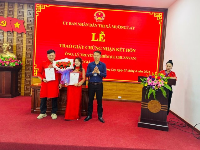 Tổ chức Lễ giao Giấy chứng nhận kết hôn có yếu tố nước ngoài