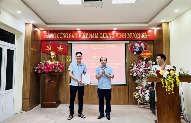 Sở Tư pháp Điện Biên tổ chức Hội nghị công bố, trao quyết định công tác cán bộ và ra mắt các phòng chuyên môn thuộc Sở sau kiện toàn